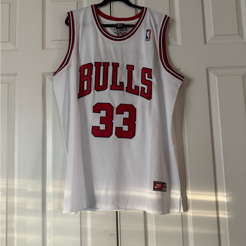 Nike White and Red Bulls Jersey